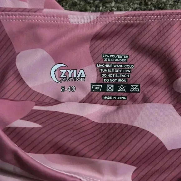 Zyia Pink Camo Capris With Pockets - Picture 2 of 4